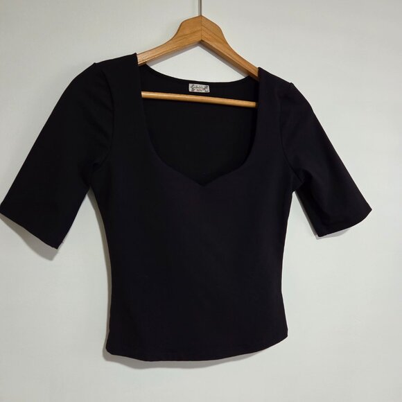 LIKE NEW FREE PEOPLE SWEETHEART NECK HALF SLEEVES BLACK TOP SIZE SMALL - Picture 1 of 10